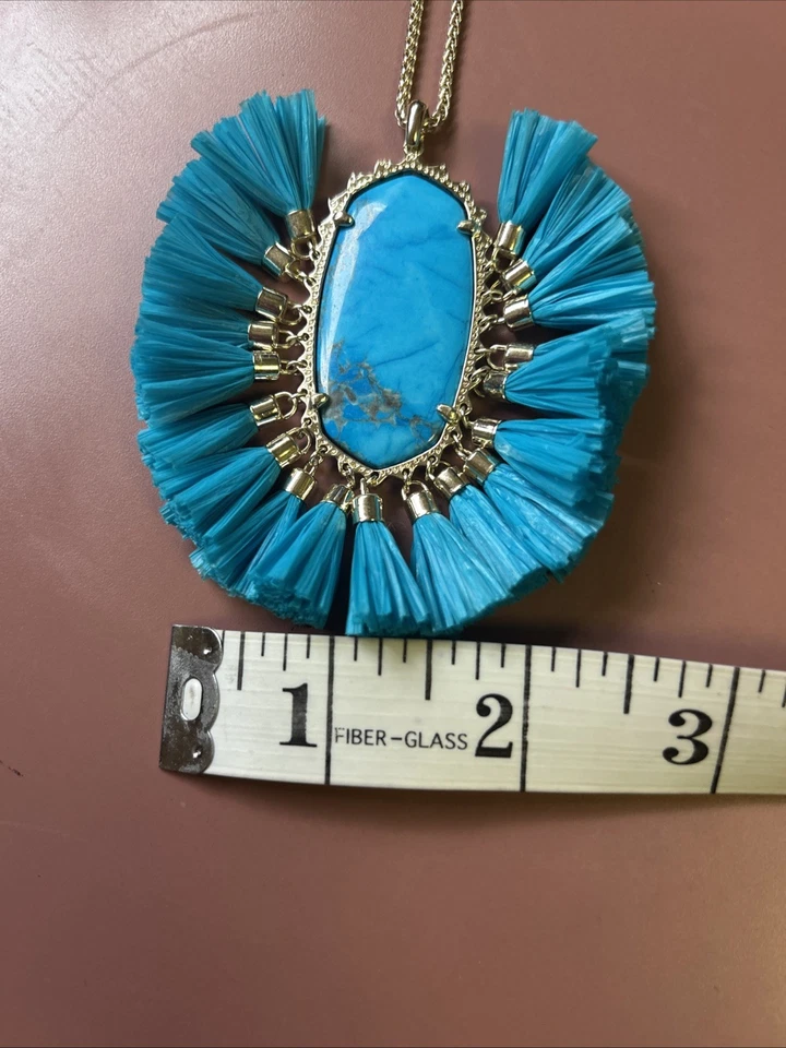 Collar colgante largo dorado Kendra Scott Betsy en agua howlita Foto 3 de 4