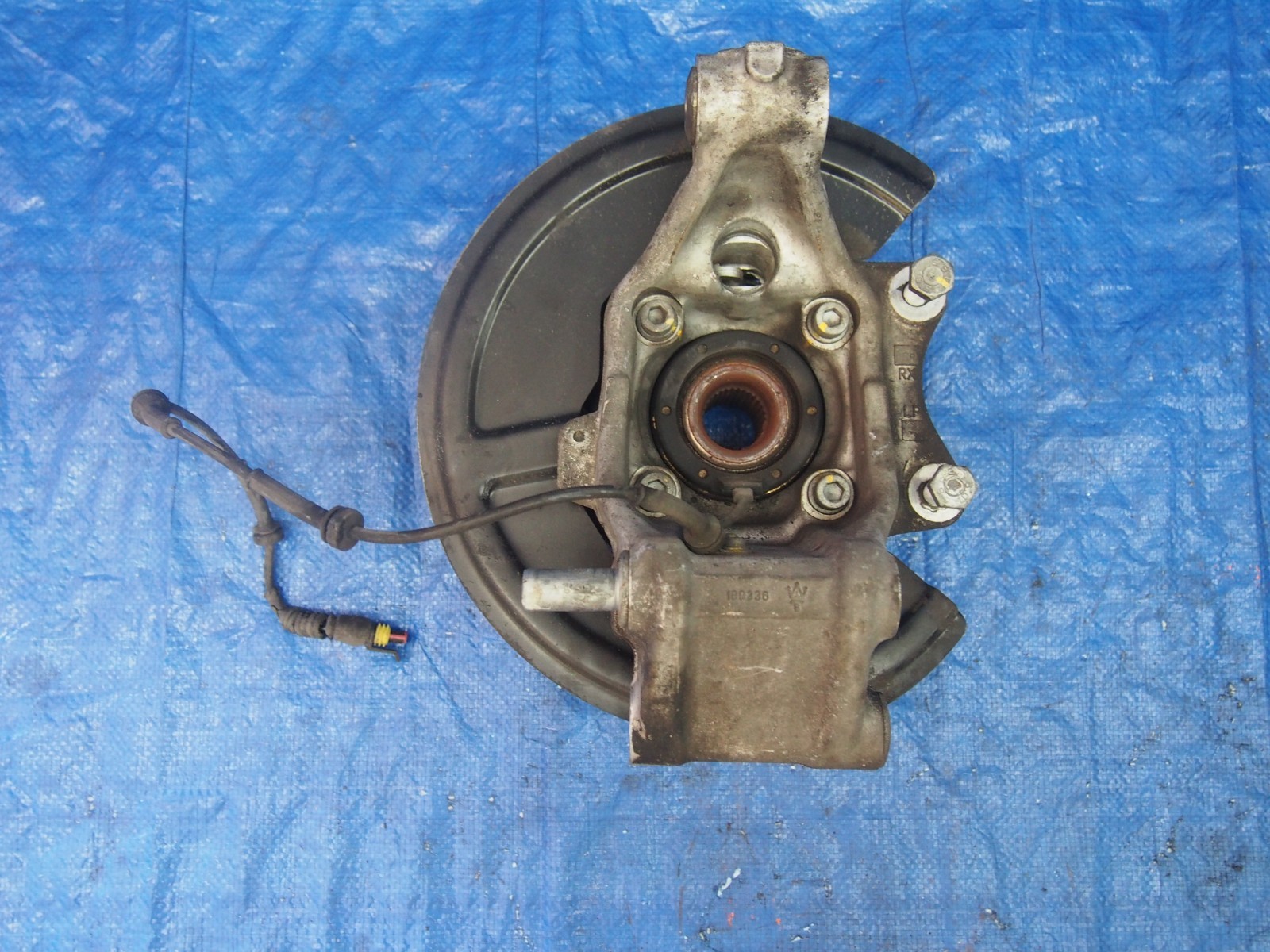 02-06 MASERATI COUPE CAMBIOCORSA M138 REAR PASSENGER SPINDLE KNUCKLE BEARING HUB