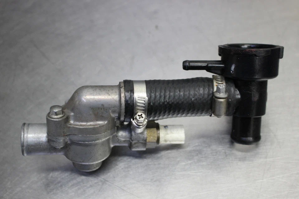 13-17 Kawasaki Ninja 300 Thermostat Housing Foto 3 de 4