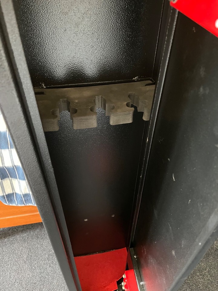 Ultimate Safe Triple Blade Lock gun safe excellent condition. with