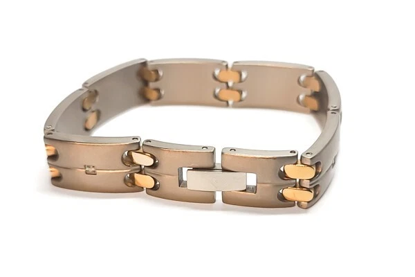 Brazalete Diamante Titanio Color Oro/Plata con 5 Acentos Diamante Foto 2 de 4