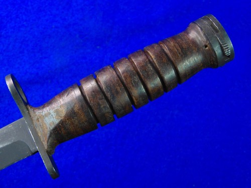 US WW2 Utica Bayonet Fighting Knife w/ Scabbard - Picture 7 of 23