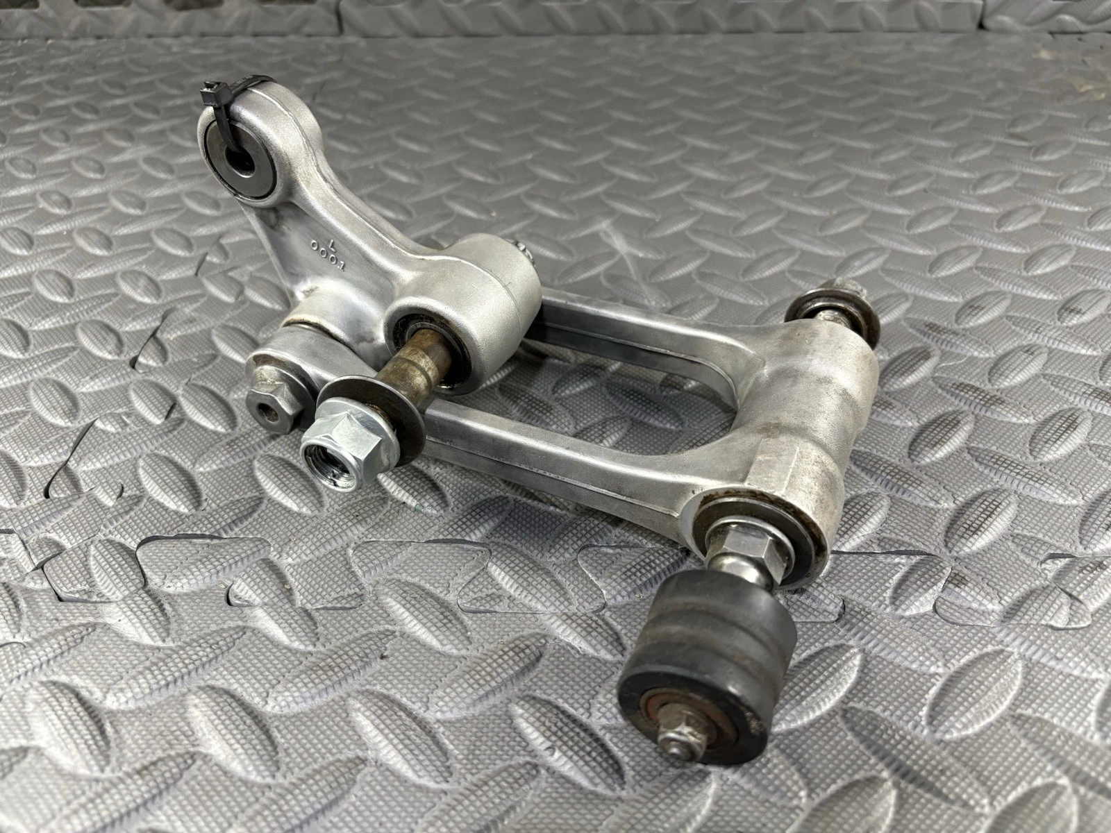 04 05 KAWASAKI KX 250F 04-06 RMZ 250 OEM REAR SHOCK LINKAGE DOG BONE K3900-70001