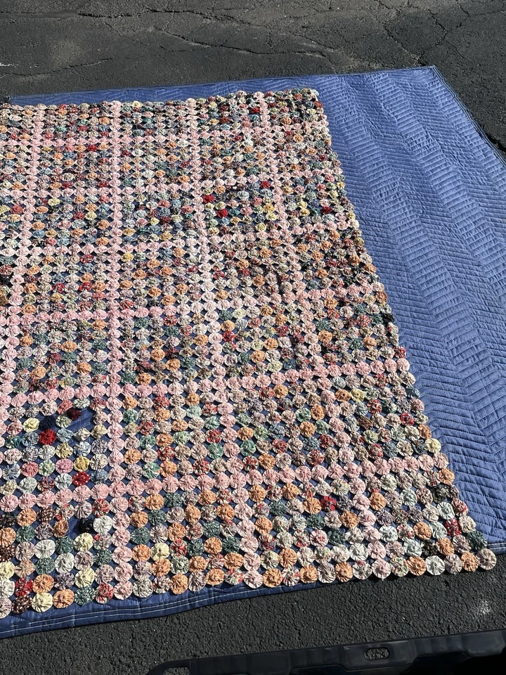 "Antiguo edredón Yo Yo años 30 telas de tela 100"" X 74"" patrón multicolor" Foto 2 de 4
