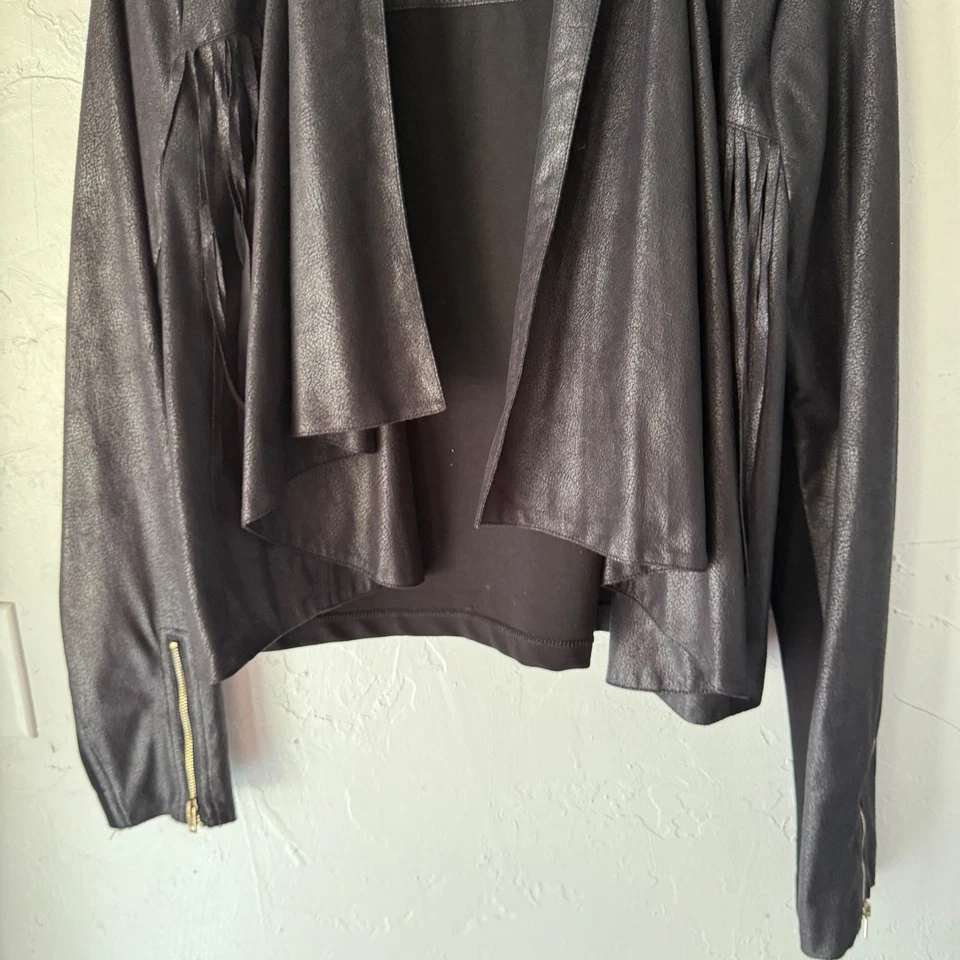 Chaqueta XOXO Y2k Imitación Cuero Flecos Negra Frente Abierto Recortado Cremallera Detalle XL Foto 3 de 4
