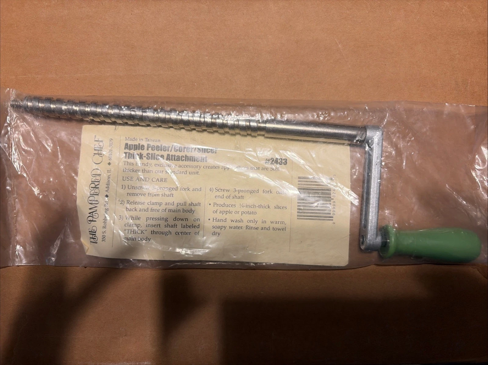 Pampered Chef #2433 Thick-Slice Green Handle Apple Peeler Corer Attachment NEW