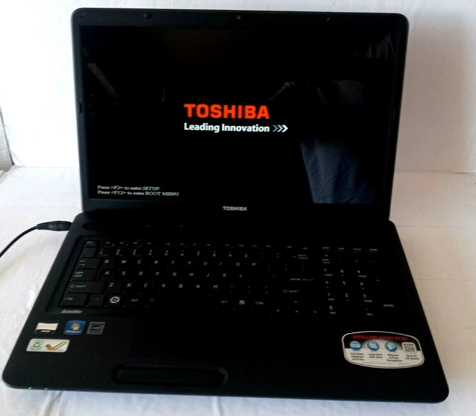 TOSHIBA SATELLITE C675D-S7101 17.3" AMD E-300 1.30GHz 500GB 4GB WIN 7 PRO Foto 4 de 4