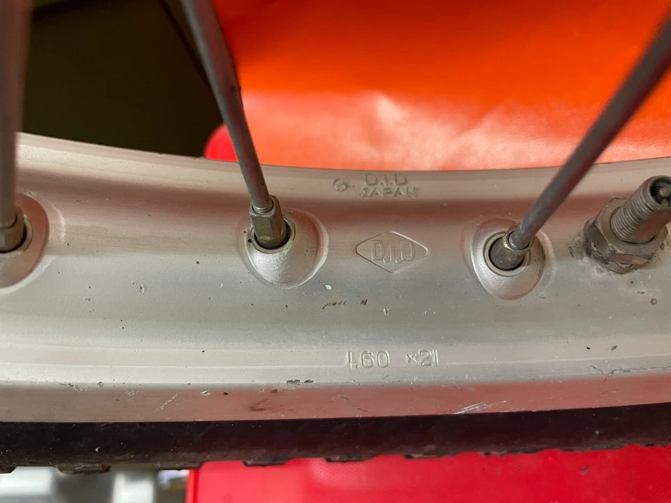 1975 KAWASAKI KT250 TRIALS OEM Front Wheel NICE! Original Old tire cracking - Image 3 of 4