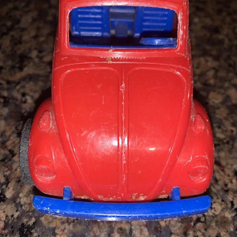 COCHE DE JUGUETE DE COLECCIÓN PLÁSTICO VW VOLKSWAGEN BUG BEETLE STROMBECKER VW SEDÁN ROJO Foto 3 de 4