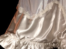 VTG REAL SATIN SHINY F. WEST ESQUE RUFFLES BIAS DEMURE REGAL BOW HALF SLIP SM
