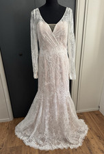 Justin Alexander Size 12 Style8959 Beaded Chantilly Lace Long Sleeve V-Neck Gown