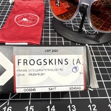 Occhiali da sole Oakley Frogskins opachi trasparenti/trasparente rosso Prizm rubino marsupio rosso