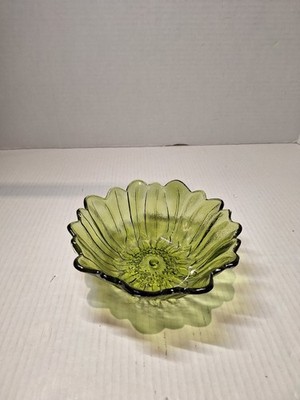 Vintage Indiana Glass Lily Pons Avocado Green Sun Flower  Shaped Bowl 
