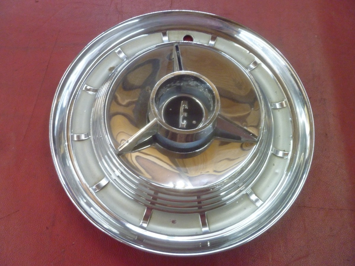 Vintage 1958 Edsel THREE BAR Spinner 14