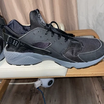 Nike Herren Air Huarache Schuhe Schwarz Leder/Textil Low-Top Sneaker EU 46 - Bild 1 von 4