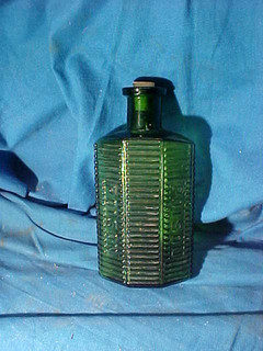 Early 1900's EMERALD GREEN Glass POISON BOTTLE KI 1