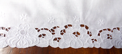 ANCIEN CENTRE DE Table Napperon Broderie Richelieu Festonnée EUR 45,00 - FR