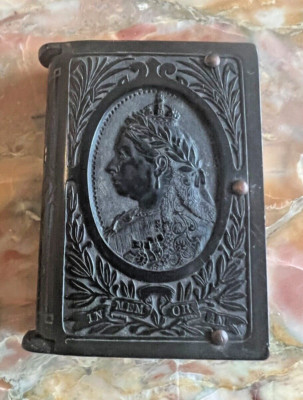 1901 Antique QUEEN VICTORIA ''In Memoriam'' EBONITE Match Safe Vesta, Royal Family