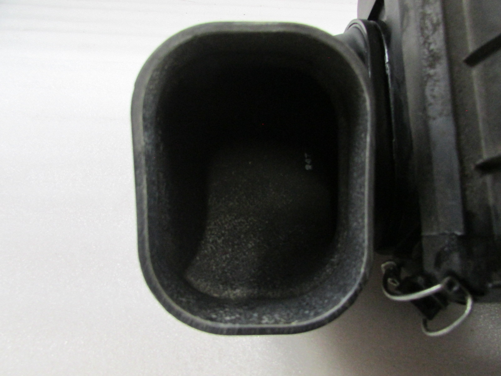 Maserati Quattroporte, Air Cleaner, Used, P/N 211794