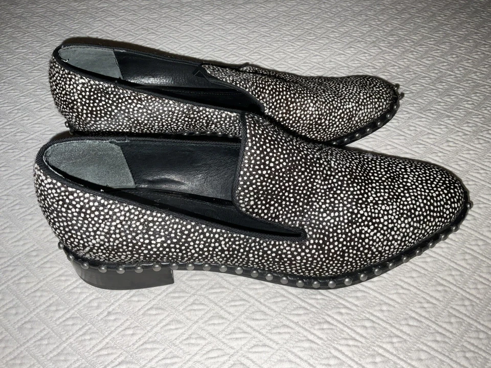 Zapatos mocasines informales con tachuelas de cuero negro/blanco Adrianna Papell para mujer talla 7,5 M Foto 3 de 4