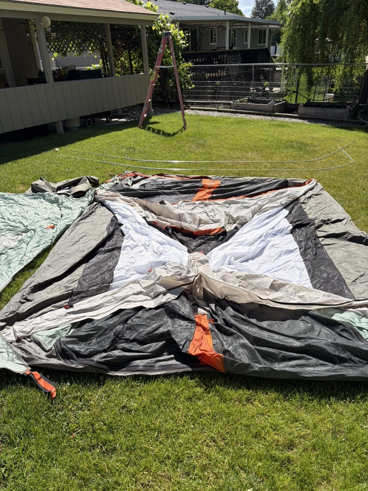 REI Hobitat 6 person 3 season camping tent Green
Opens in a new window or tab
