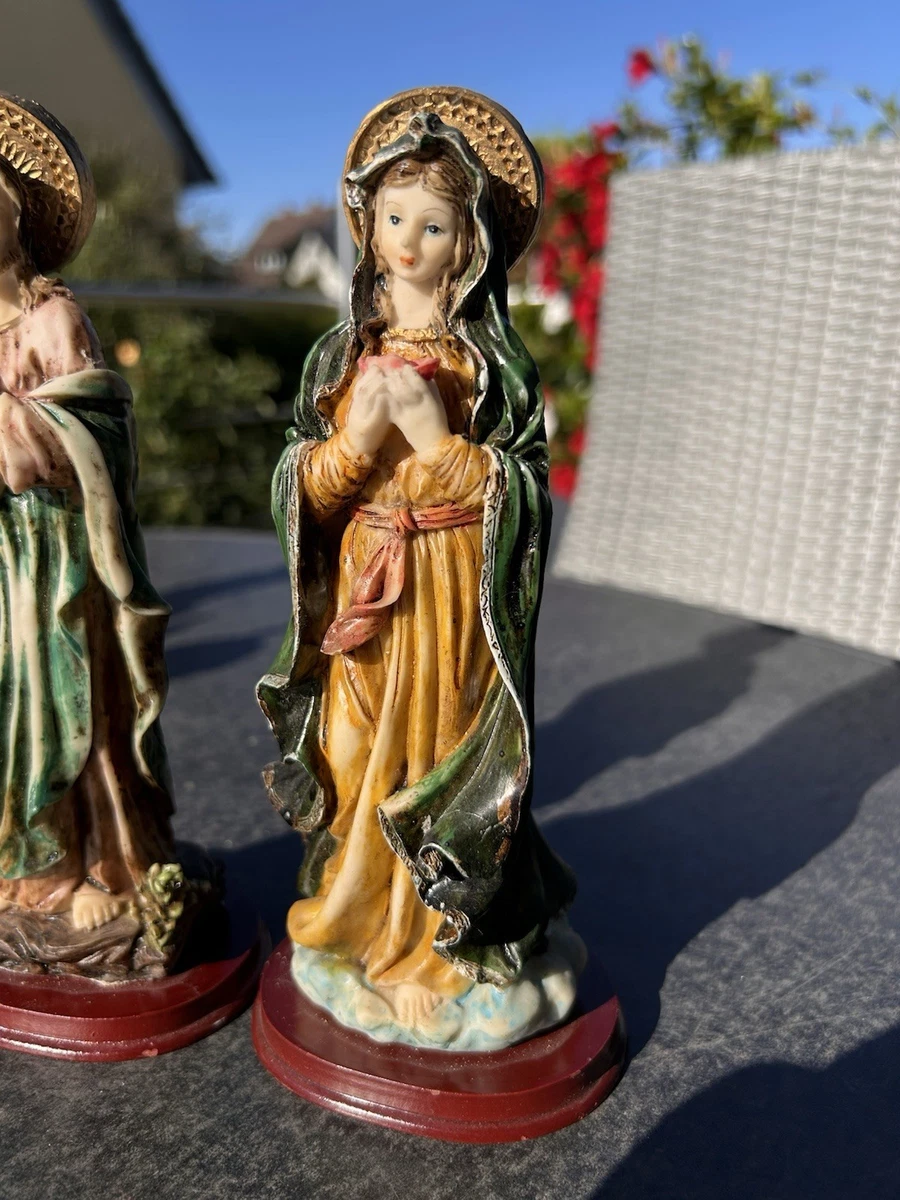2 Heiligenfiguren "Maria und Josef" auf Sockel, Wachs? Resin? schön 578