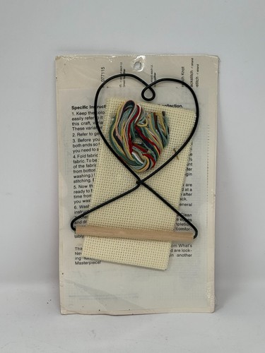 Country Treasures Kreuzstich Kit Santa Draht Aufhänger Kit von What's New  - Bild 2 von 3