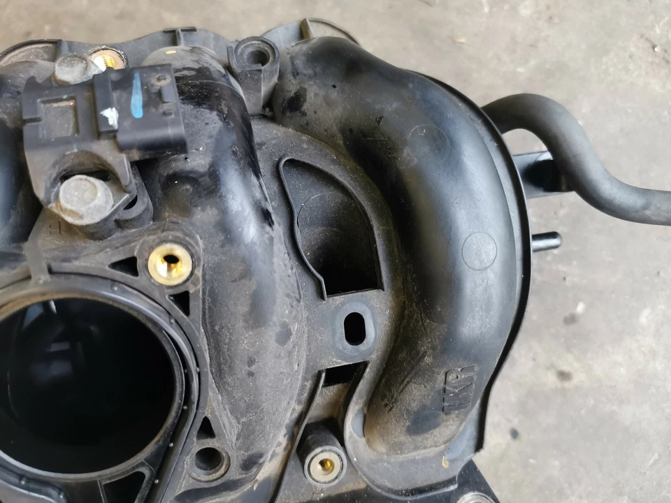 Citroen C1 2010 1.0 1KR Inlet Manifold - 1KR Intake Manifold - Toyota Aygo, 107 - Image 2 of 4