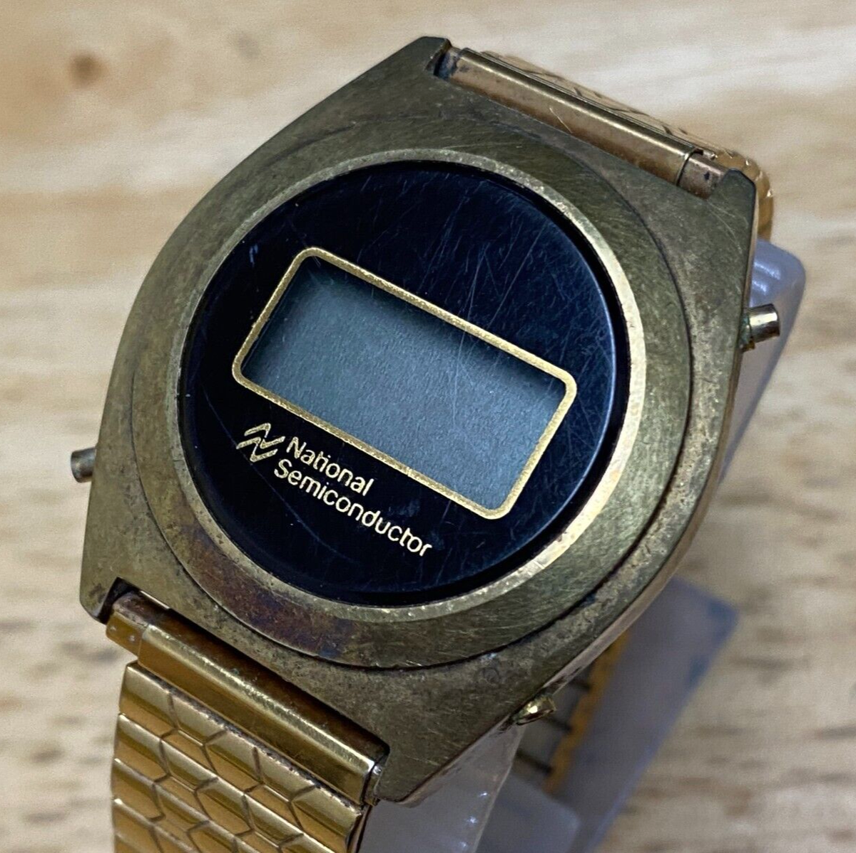 VTG National Semiconductor Mens Gold Tone Digital Quartz Watch~For