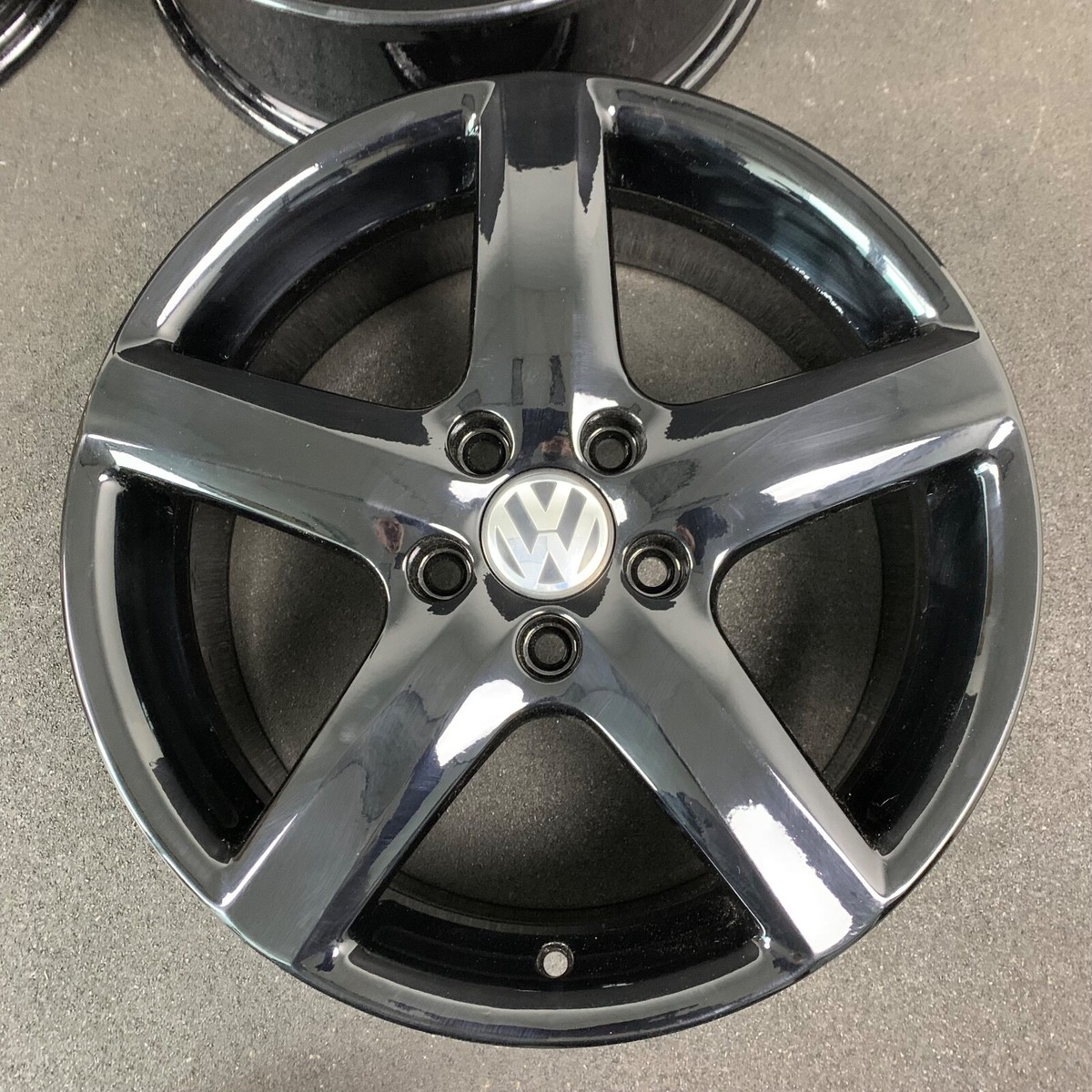 Volkswagen 17インチ ホイールセット Gislaved 4) VW Volkswagen Jetta GLI Gloss Black Powder Wheels Rims + Caps