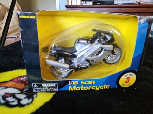 Silver& Black Yamaha YZF 1000  Motorcycle 1:18 Scale New In Package Collectible - Picture 1 of 2