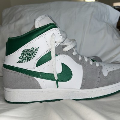 Air Jordan 1 MID SE item is new never worn with box.