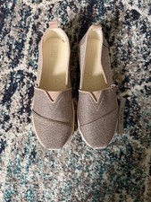 TOMS girls Gold Knit Slip-On Flats Round Toe Casual Shoes US 4