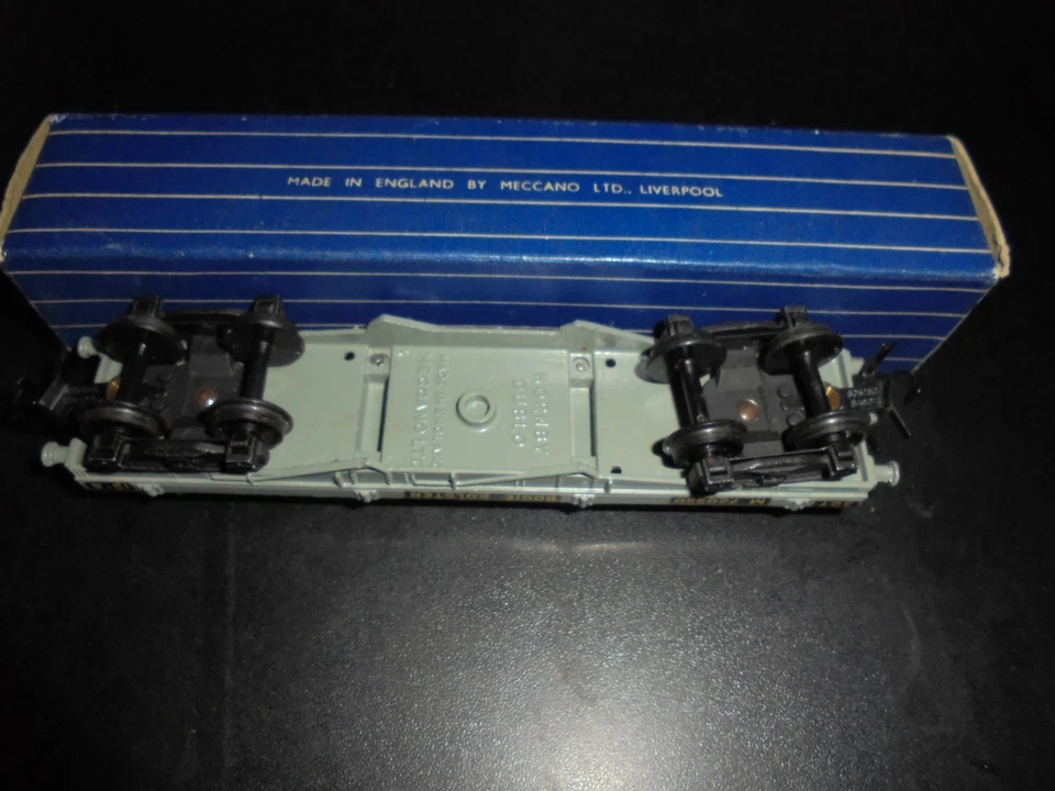 Hornby Dublo 32051  Bogie Bolster Wagon Boxed With Red Oversticker - 2/3 RAIL - Image 4 of 4