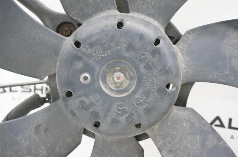 Conjunto de motor ventilador de refrigeración condensador Nissan Frontier 2007-2019 92120-ZL00A OEM Foto 2 de 4