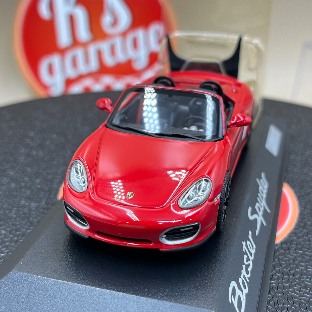MINICHAMPS 1/43 Porsche Boxster Spyder (987) Red 2010 Dealer MINICHAMPS 1/43 Porsche Boxster Spyder (987) Red 2010 Dealer