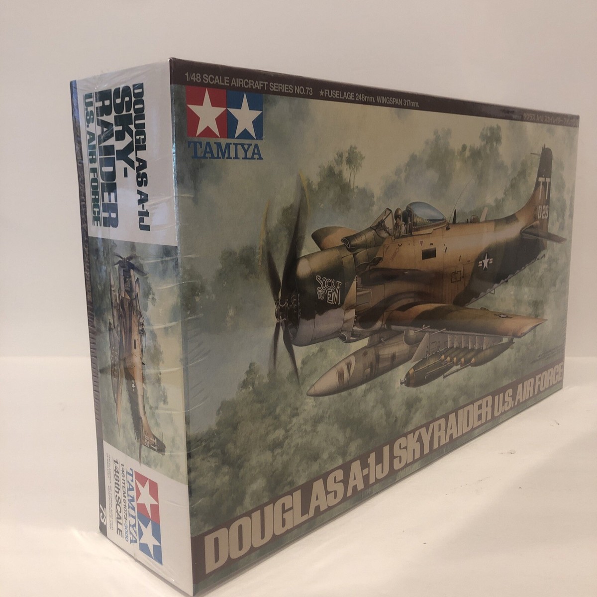 Tamiya Douglas A-1J Skyraider U.S. Air Force 61073 FACTORY