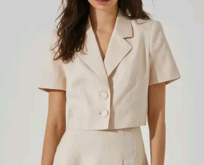 ASTR The Label Linen Blend Ivory Short Sleeve Cropped Chic Blazer Women's Sz. M