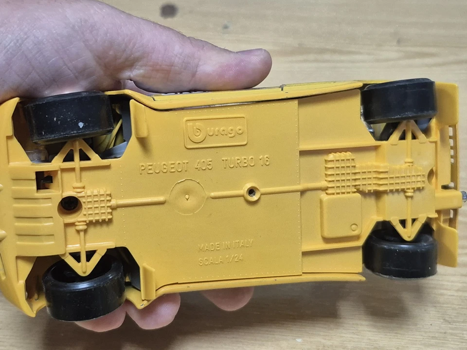 Voiture Miniature Peugeot 405 T16 1/24 Bburago - Photo 4/4