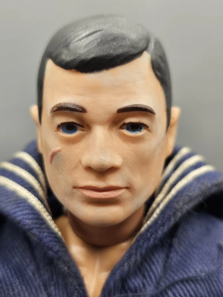 De colección 1967-1975 Navy G.I. Joe cabello castaño con uniforme azul marino y taquilla y accesorios Foto 4 de 4