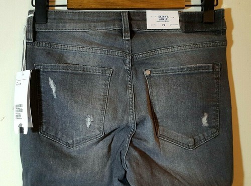NUEVO H&M Mujer Pantalones de mezclilla ajustados rasgados al tobillo Cintura regular, Gris Claro - 29 - Imagen 4 de 4
