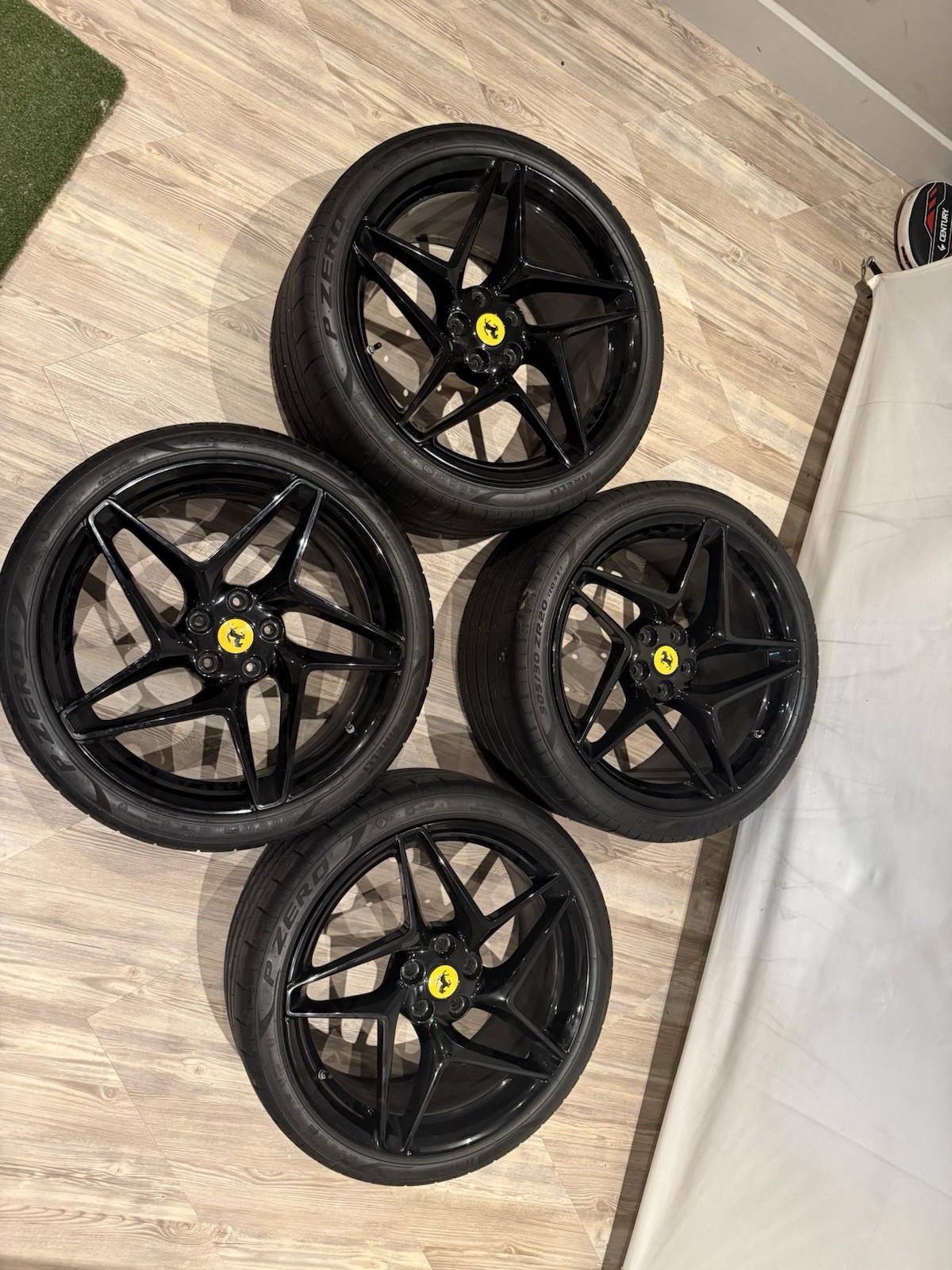 Ferrari F8 Tributo Front Wheels Set of 20 Black P/N 861242