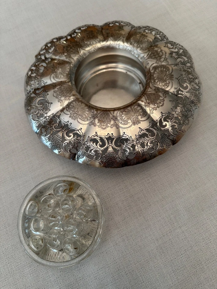 E.P. Cooper Silver Plate Flower Bowl with Glass Frog Insert, Sheffield - Image 4 of 4