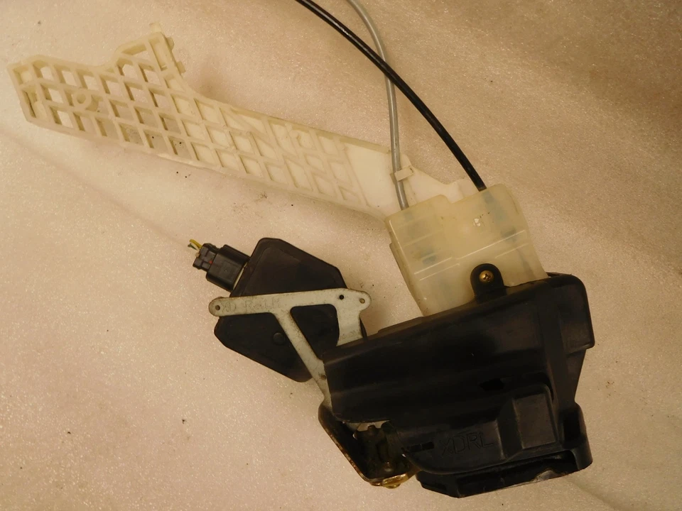 Actuador de cerradura de puerta trasera izquierda Hyundai Elantra 2004 manija de puerta interior Foto 2 de 4