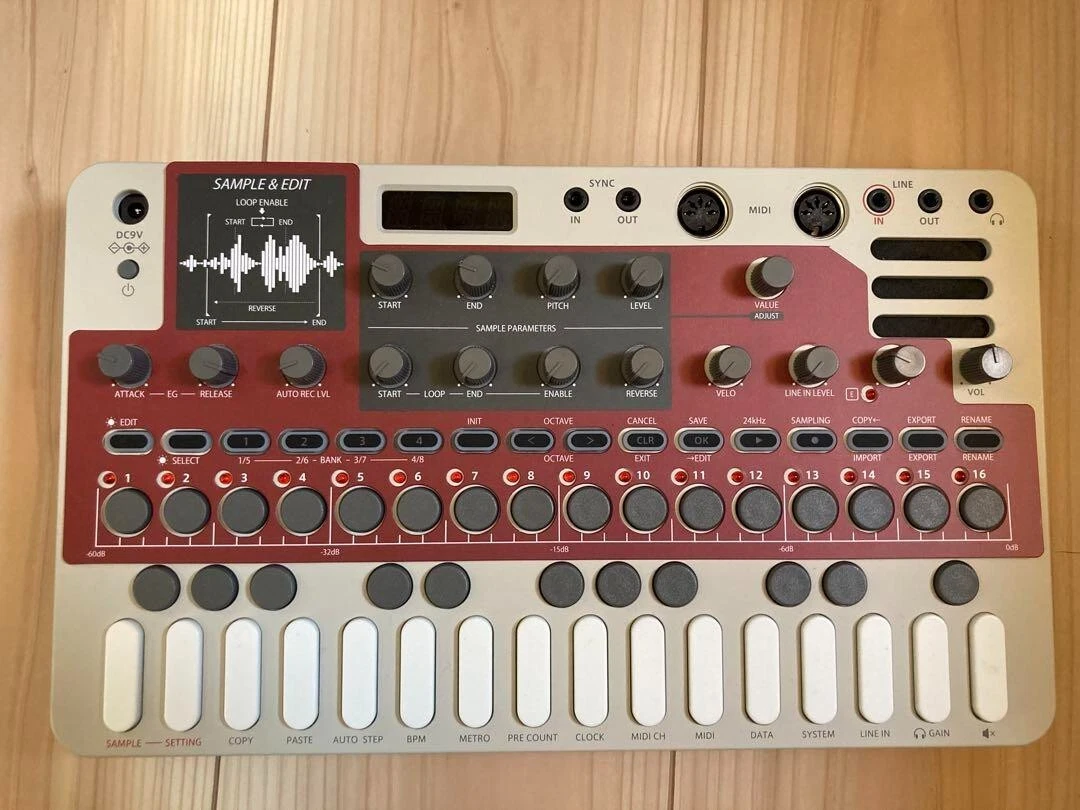 SONICWARE LIVEN Lofi-12 Sampler and Groove Box 4-Track Sequencer