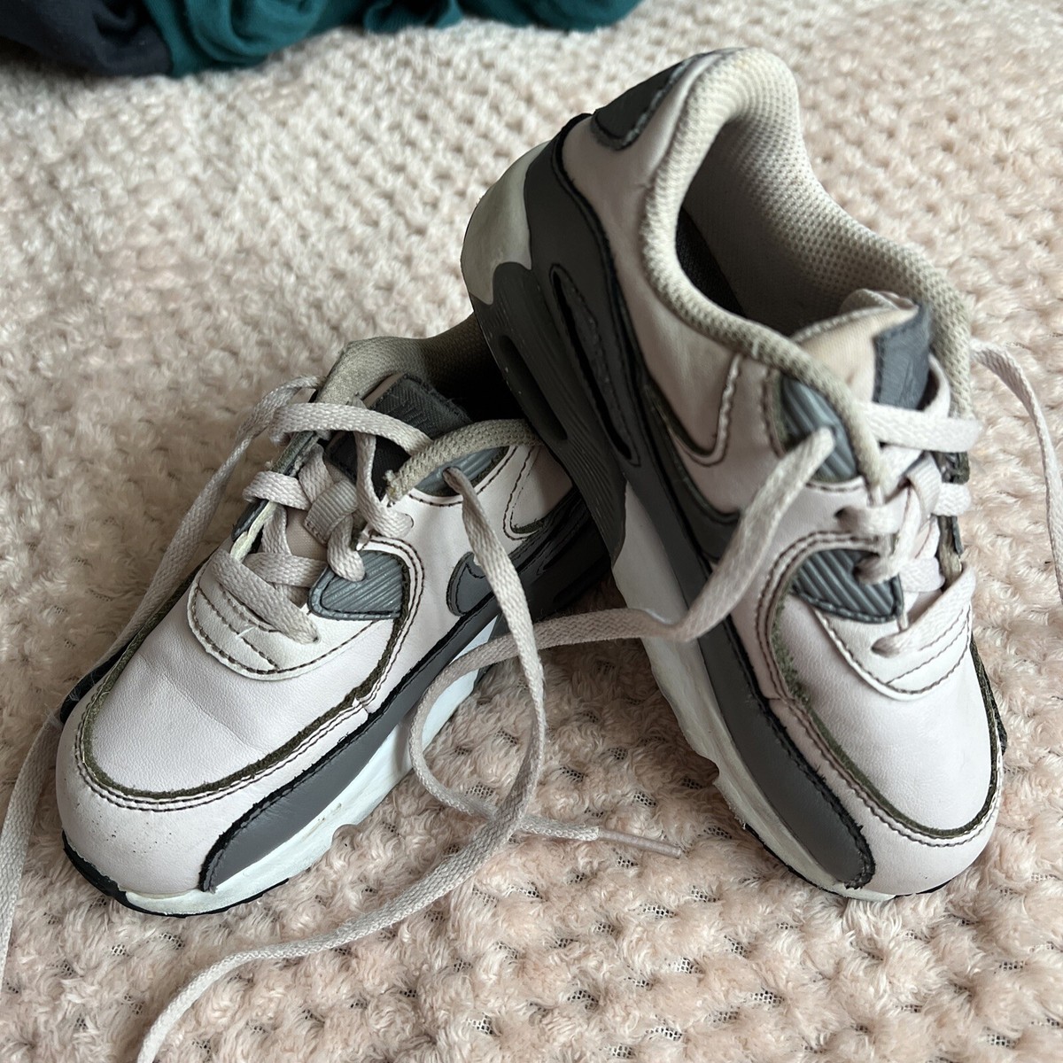girls nike trainers size 10