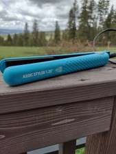 Evalectric Classic Styler 1.25" Turquoise with Matching Holder