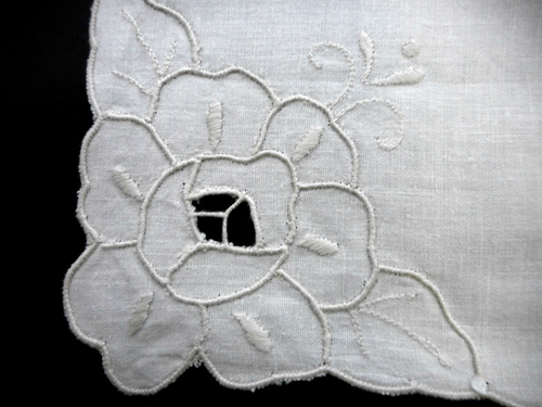 5 Vintage New Dinner Napkins SALE Embroidery Cutwork Beige 16 x 16 1/2 NWOT #C - Picture 2 of 3