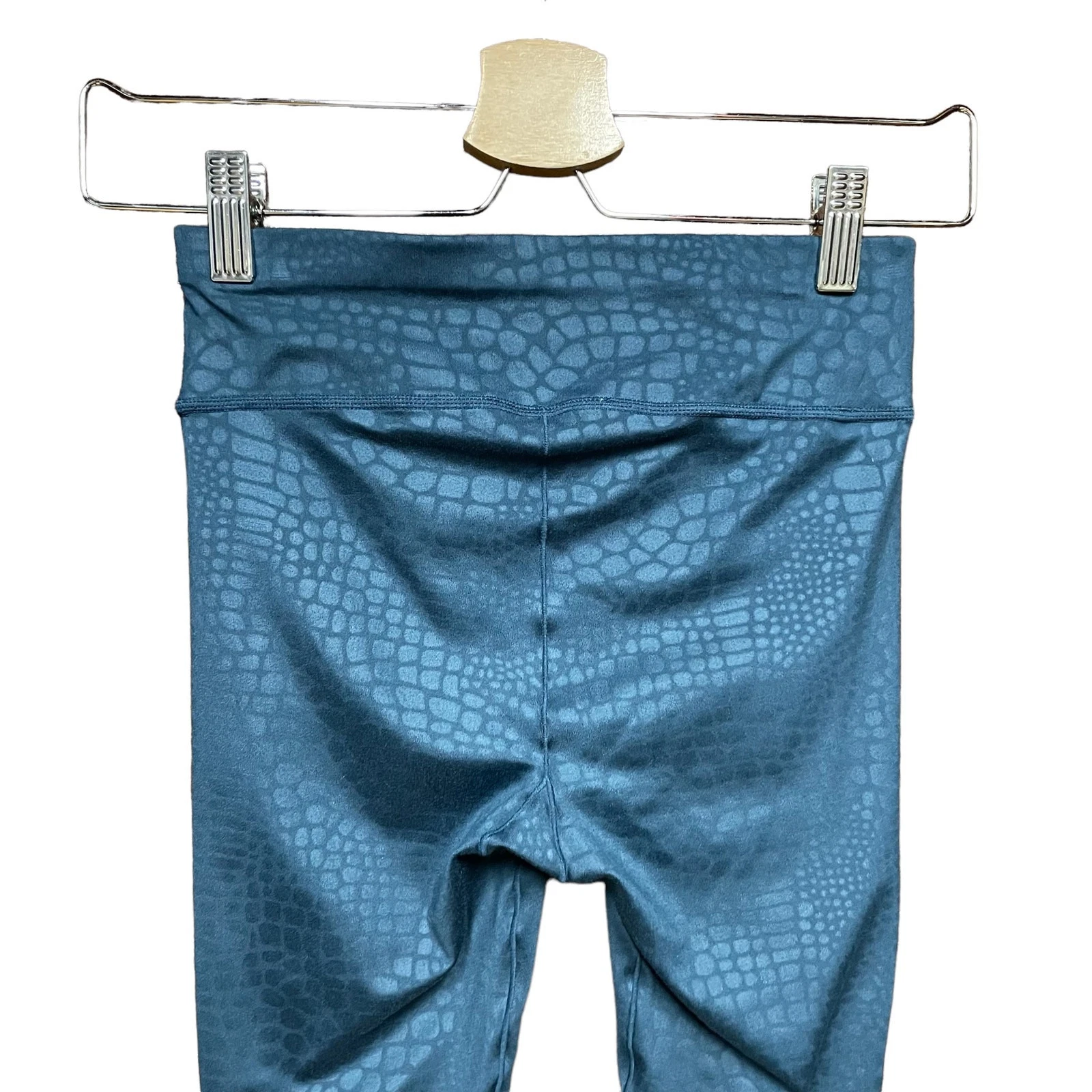 sweaty-betty all day embossed crocodile 7/8 leggings