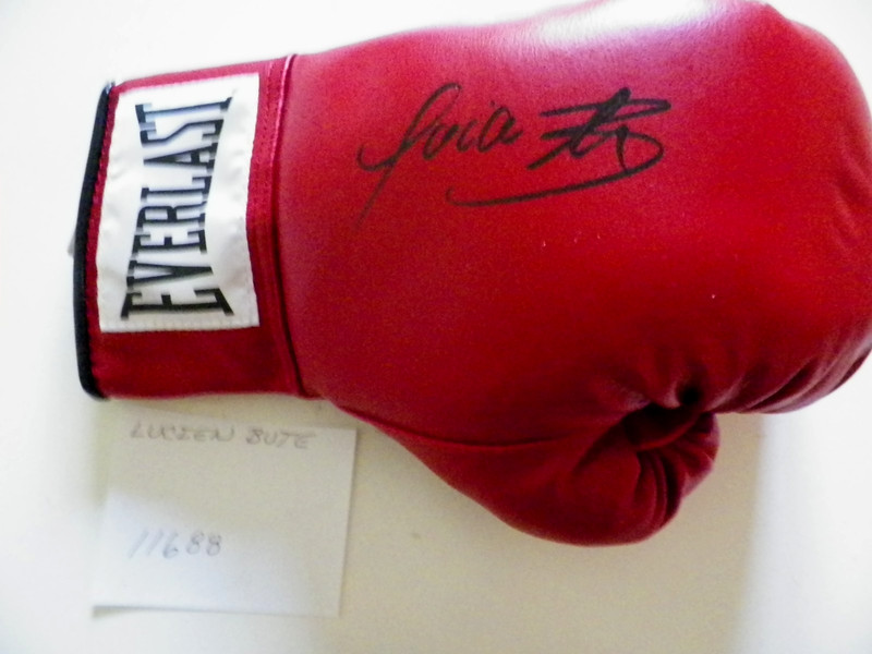 LUCIEN BUTE -BOXER AUTHENTIC AUTOGRAPHED EVERLAST BOXING GLOVE